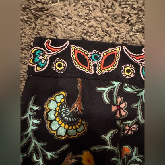 Alice + Olivia Maeve Midi Slip Skirt - Picture 4 of 8